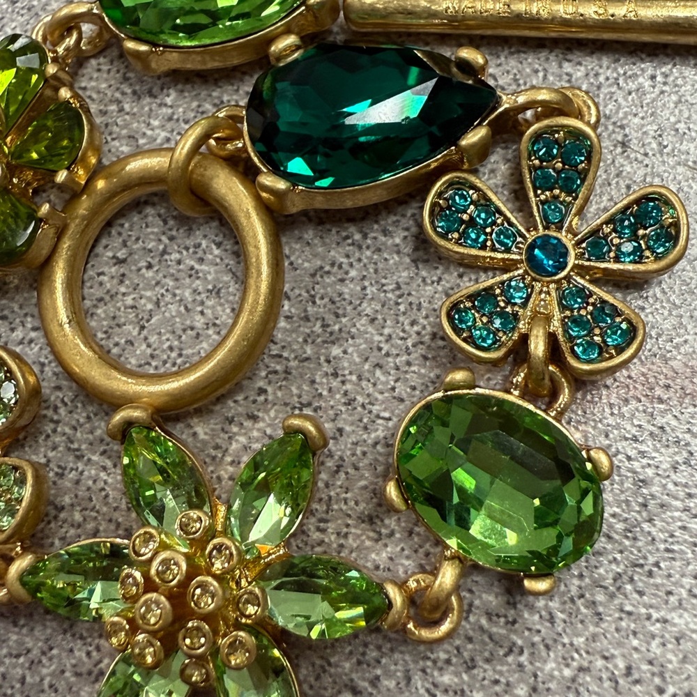 Óscar de la Renta flower in green rhinestones - Picture 8 of 10